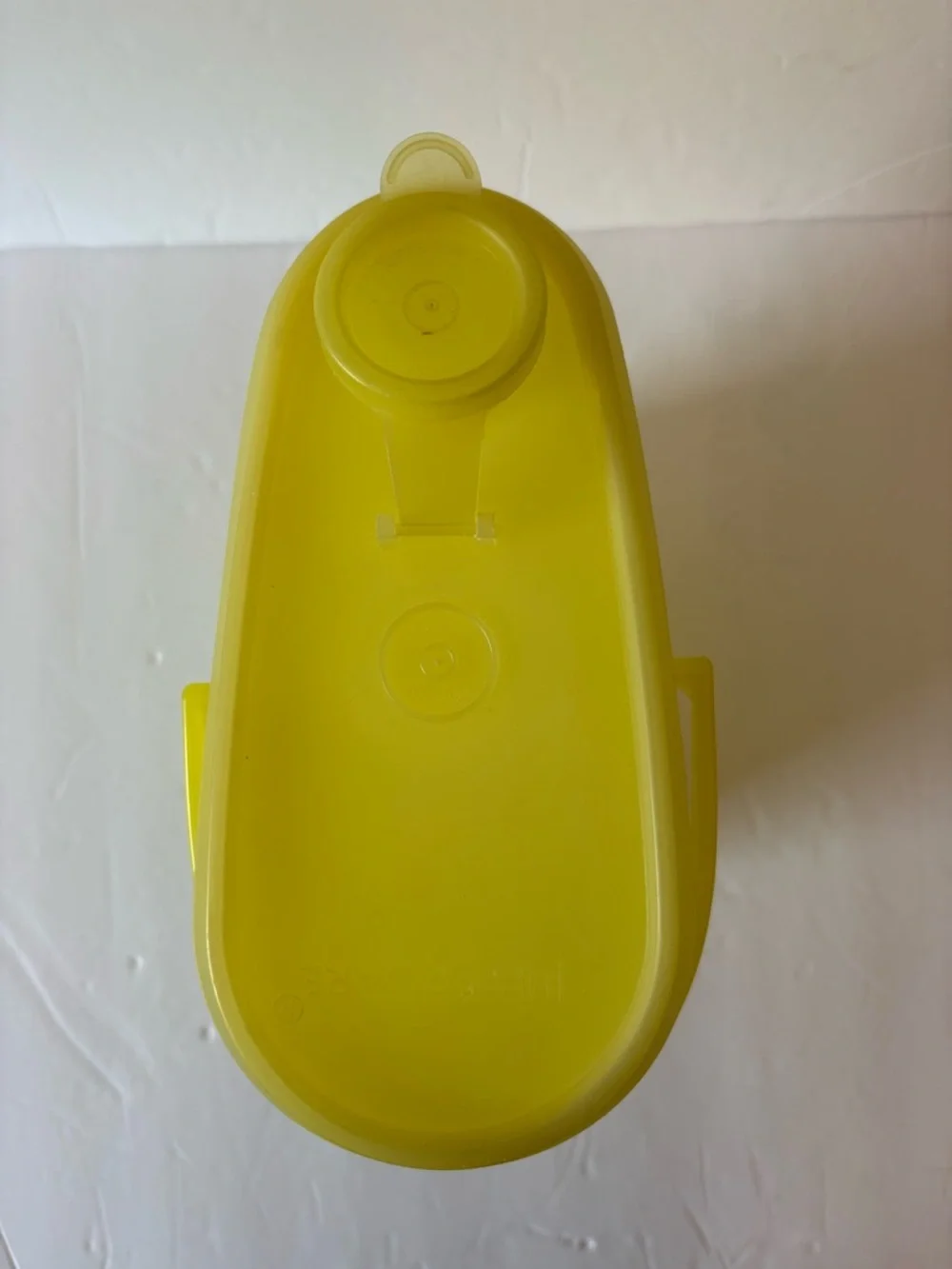 Tupperware Vintage Beverage Buddy With Handle 2 QT Yellow 587-1
